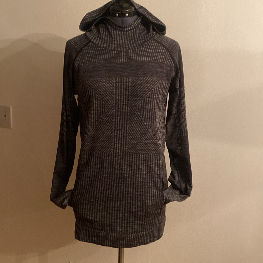 Lululemon top